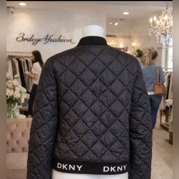 ✨ DKNY Girls Black Quilted Puffer Jacket • Cozy Winter Warmth 🖤❄️ - Picture 11 of 17